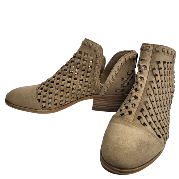 Vince Camuto Phortiena Sand Suede Cutout ankle bootie Size 10 - Picture 7 of 11